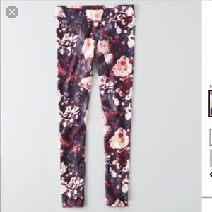 New with tags! A and E floral leggings sz. L